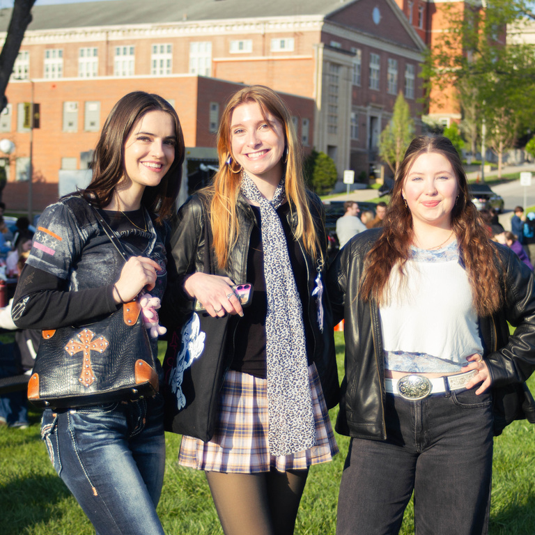 Cowgirl Clue fans at Springapalooza