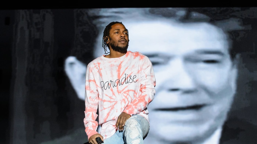 Kendrick Lamar performing with a backdrop of Ronald Reagan 